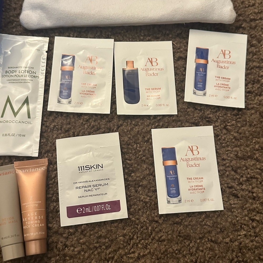 Bundle Augustinus Bader Skincare makeup bags. - Picture 4 of 6